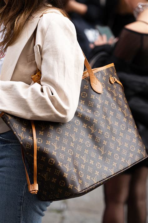 WHAT'S IN MY LOUIS VUITTON NEVERFULL GM 